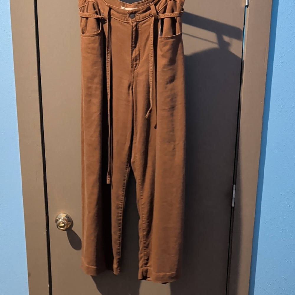 Levi's Women's Linen Pants - Picture 3 of 3